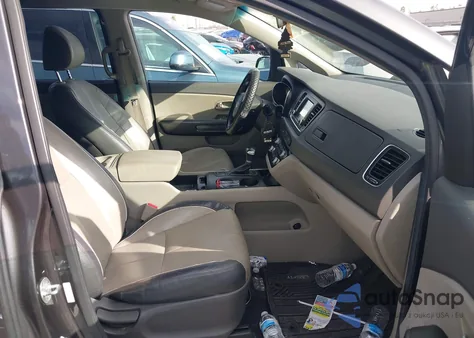 2017 Kia Sedona Lx z USA, uszkodzony, nr VIN KNDMB5C10H6283781